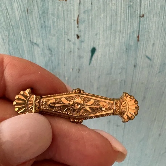 Vintage Estate Gold Brooch with Beautiful Floral Design - Picture 5 of 11